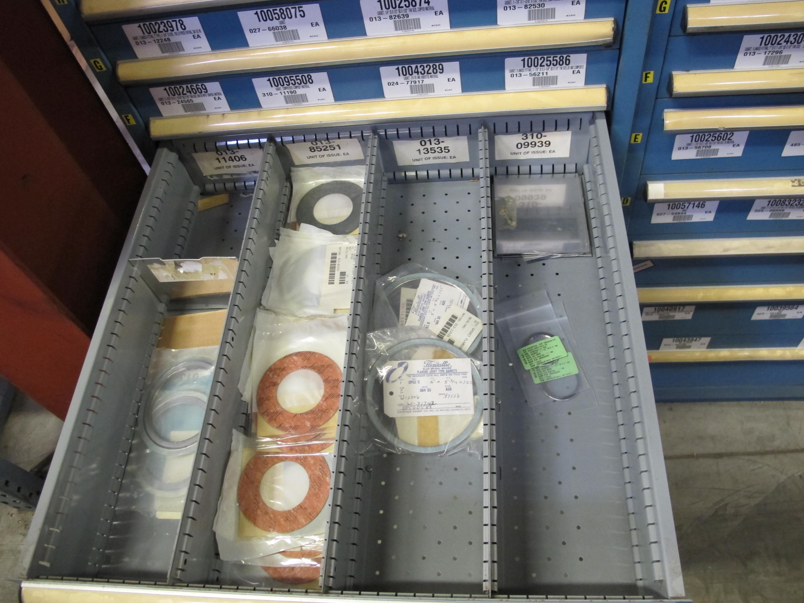 LISTA HEAVY DUTY 10-DRAWER PARTS CABINET W/ CONTENTS (W-50) LOADING & HANDLING FEE $25-